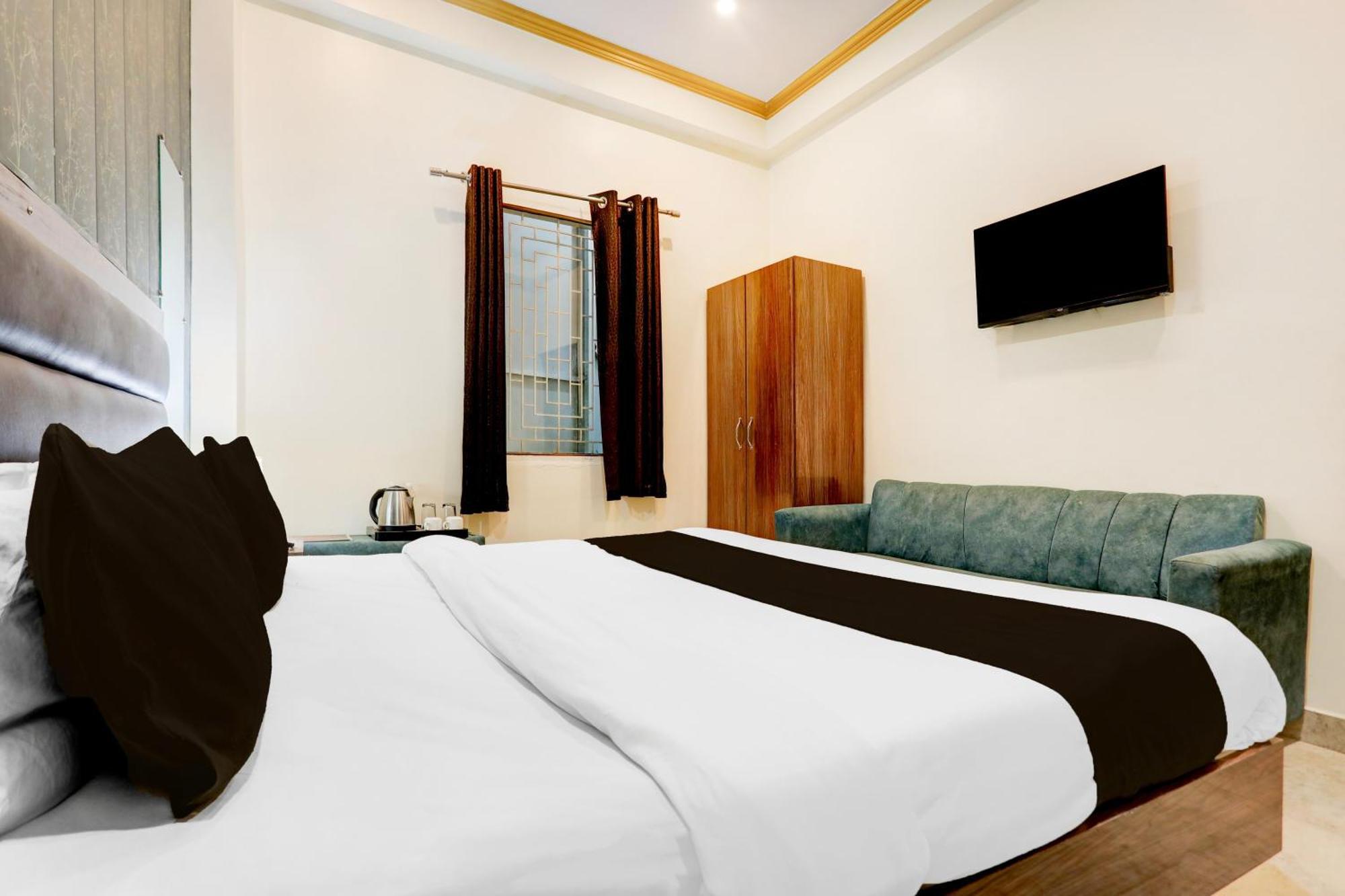 Super Hotel O Sankat Mochan Gandhi Nagar Kakarmatha Esterno foto