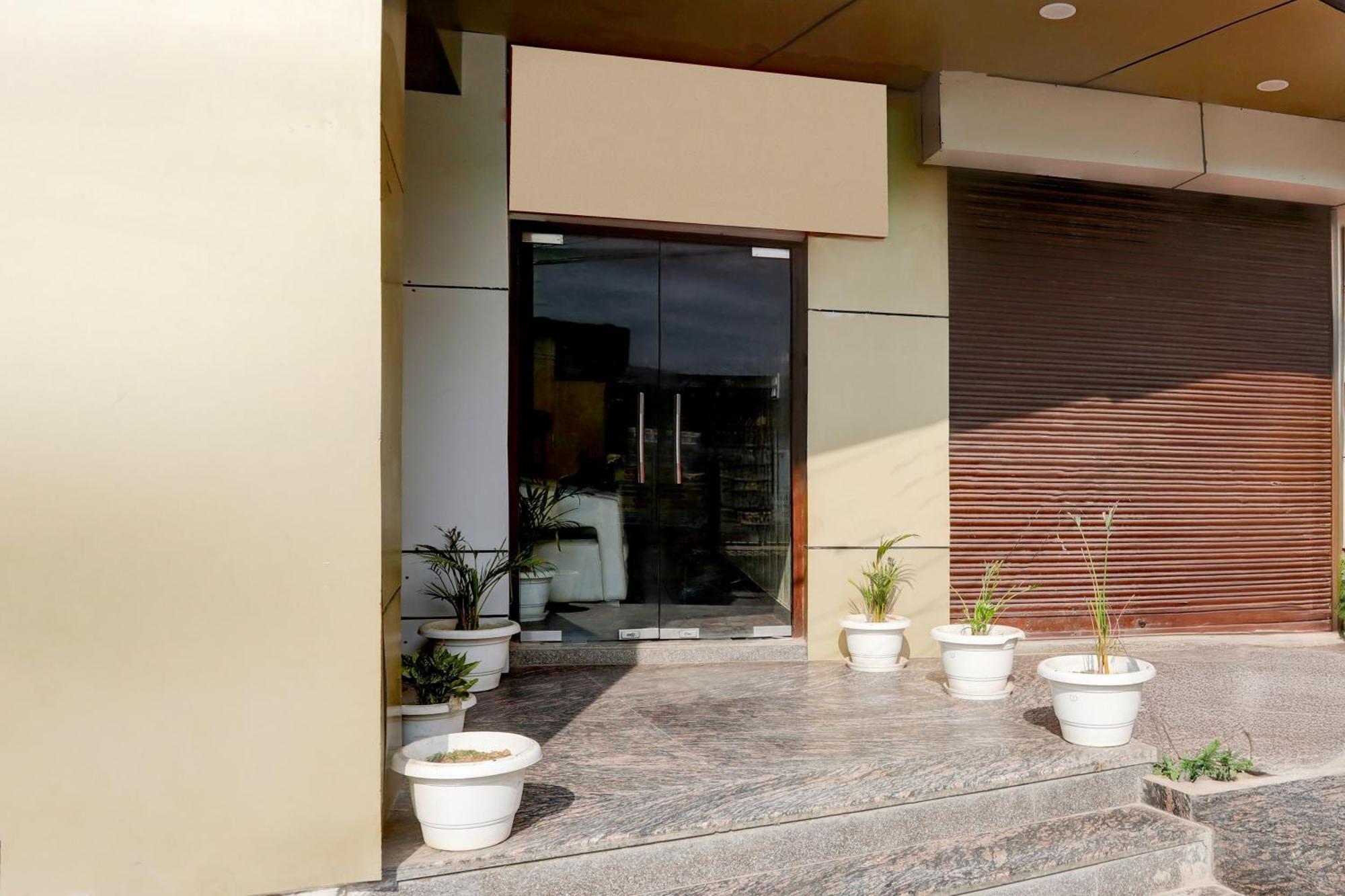 Super Hotel O Sankat Mochan Gandhi Nagar Kakarmatha Esterno foto