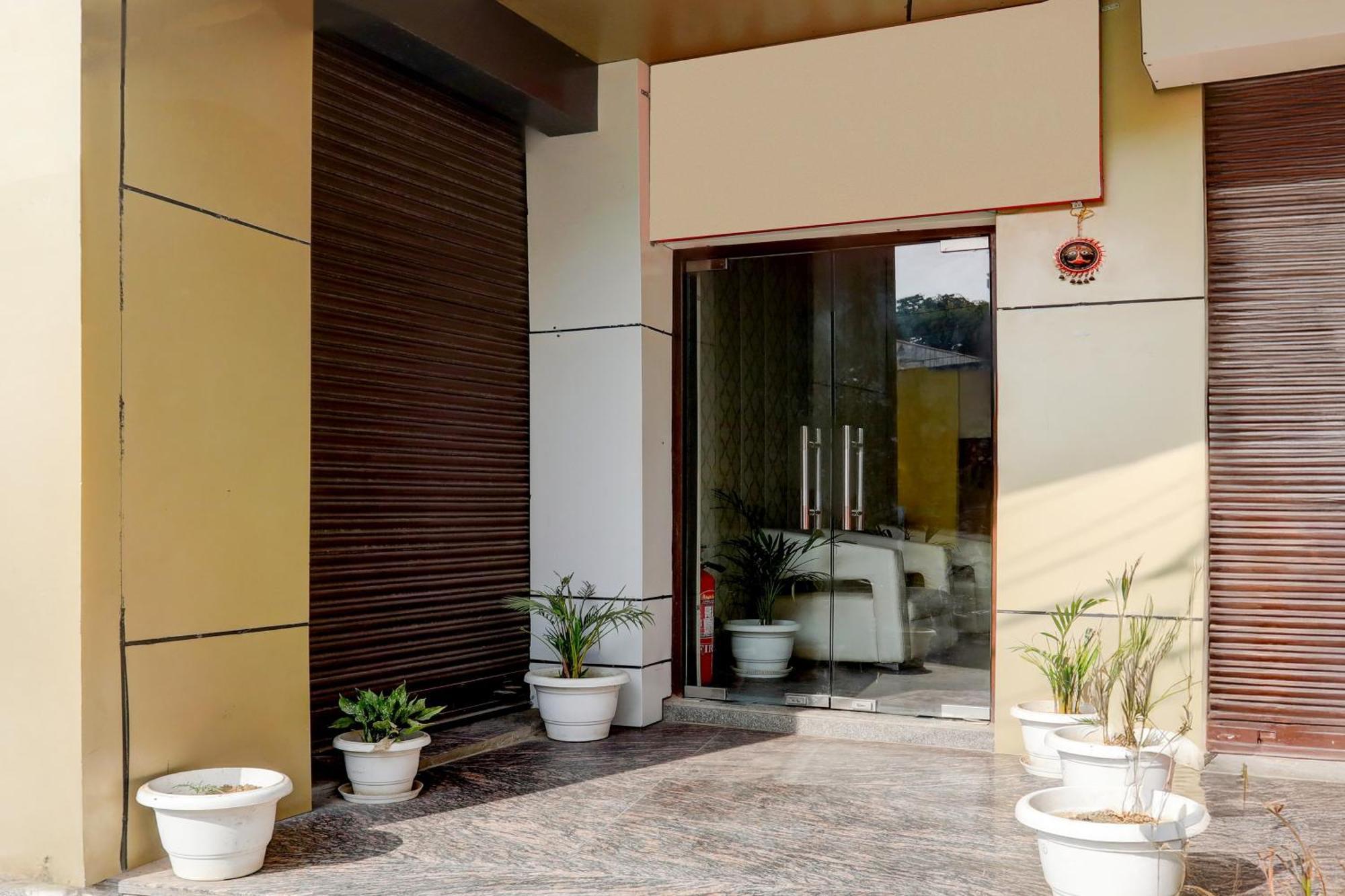 Super Hotel O Sankat Mochan Gandhi Nagar Kakarmatha Esterno foto