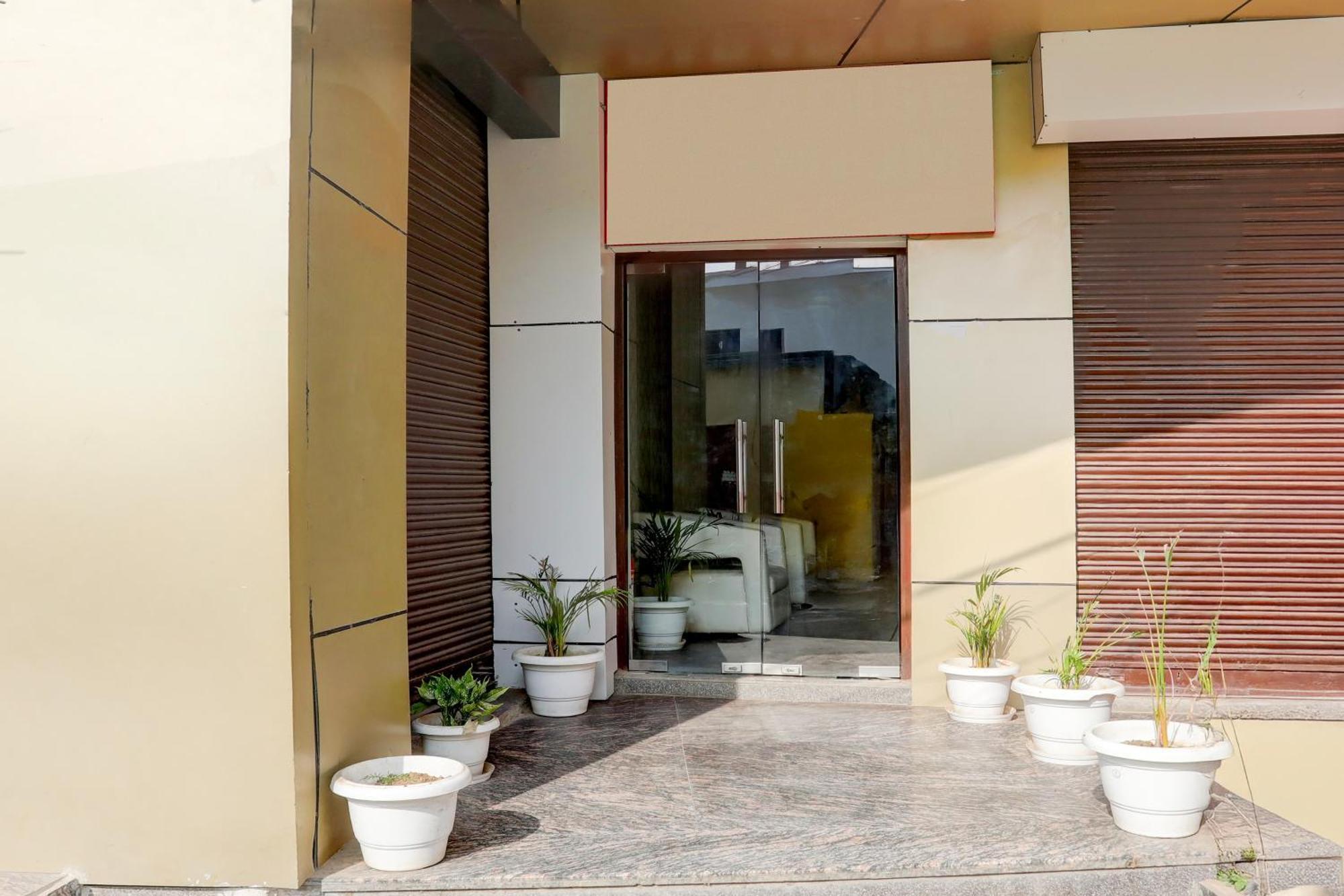 Super Hotel O Sankat Mochan Gandhi Nagar Kakarmatha Esterno foto